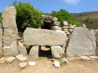 Tomba di giganti Osono, Triei