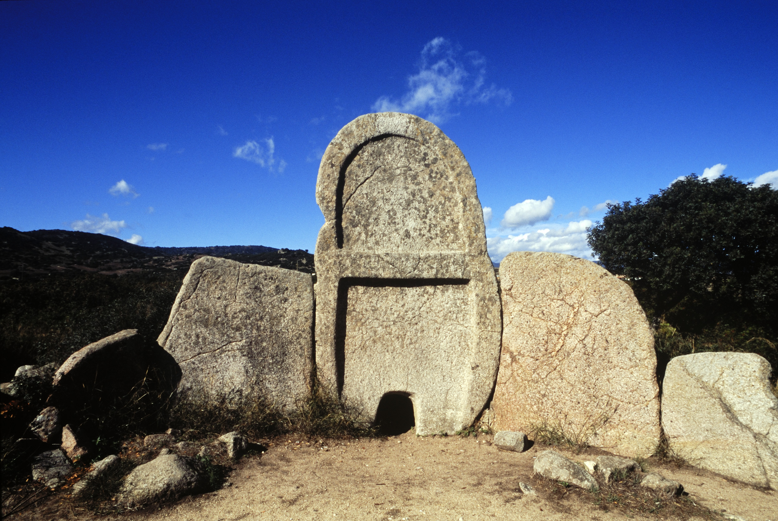 Tomba dei giganti S'Ena e Thomes, Dorgali (NU)