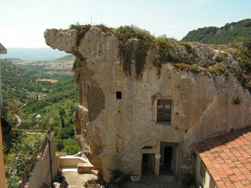Domus de janas La Rocca, Sedini