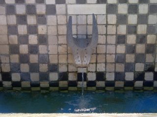 Fontana dello Zodiaco, Tinnura